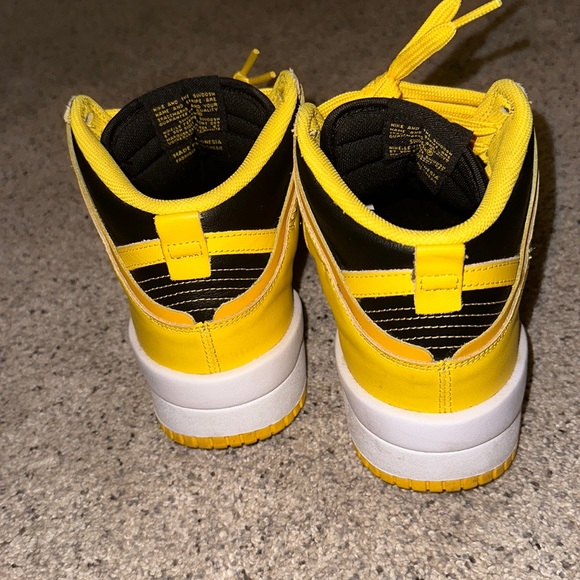 Women's Nike Dunk High Up Varsity Maize Size 6.5 DH3718-001 - Picture 4 of 8